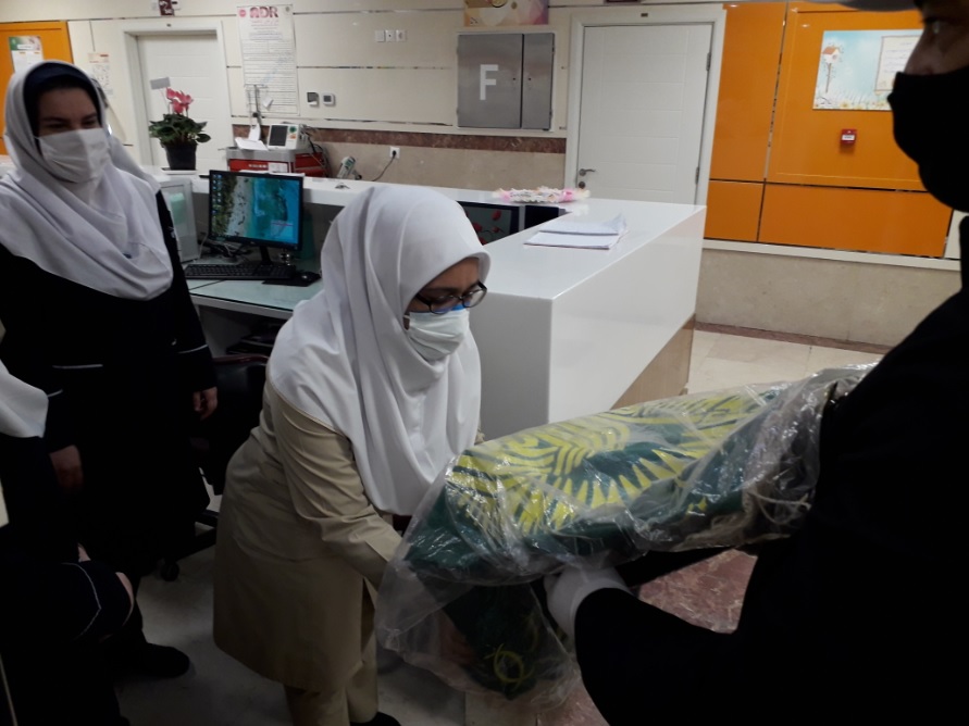 گزارش تصویری از حضور خادمان امام رضا (ع) در روز پرستار در بیمارستان تخصصی و فوق تخصصی خاتم الانبیاء (ص) تهران